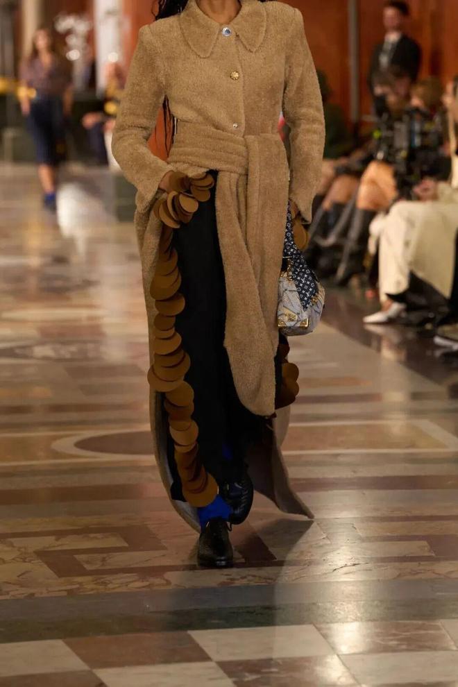 选择宅在家里开启以“我”为中心的旅程开元棋牌Louis Vuitton(图2)